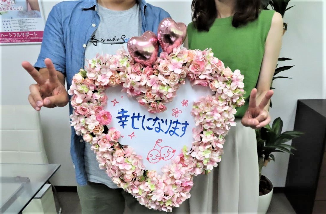 今月もハピネスはご成婚からのスタートです＼(^o^)／笑顔一杯のお二人がご成婚手続きにご来店されました(*^^)v