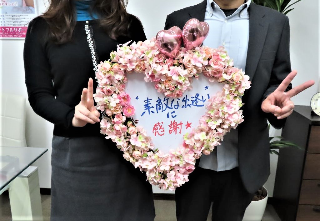 ハピネスは月間ご成婚数10組の新記録達成!! じっくり愛を育まれて来られたお二人がご成婚手続きにご来店されました💕