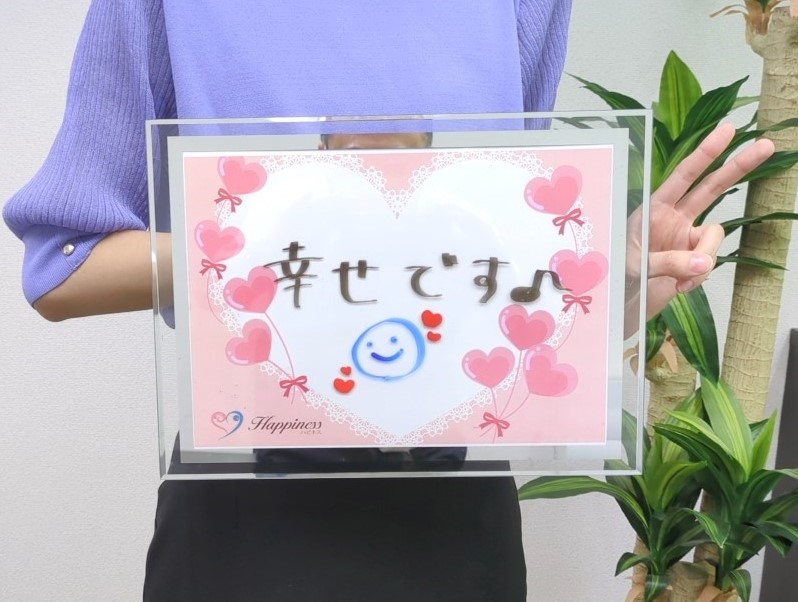 少し時間がかかりましたが、素敵な人と結婚が決まってとても嬉しいです💕 女性会員様がご成婚手続きにご来店されました(^O^)／