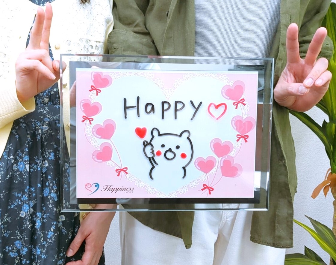 もっと苦戦すると思っていましたので、こんなに早く成婚できて驚いています！ とてもお似合いのお二人が仲良くご成婚手続きにご来店されました(#^^#)