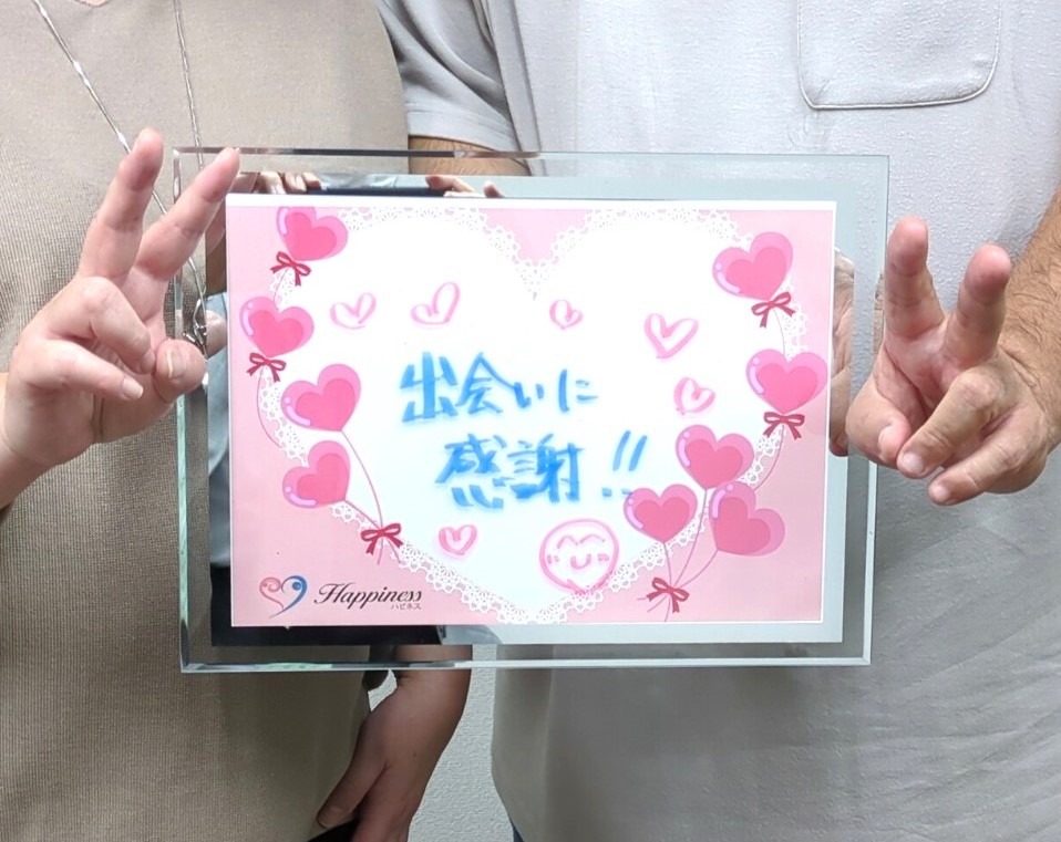 昨日も熱々ラブラブのお二人がご成婚手続きにご来店されました💕 女性会員様はなんと３ヶ月ちょっとでのご成婚だったんです(*^^)v