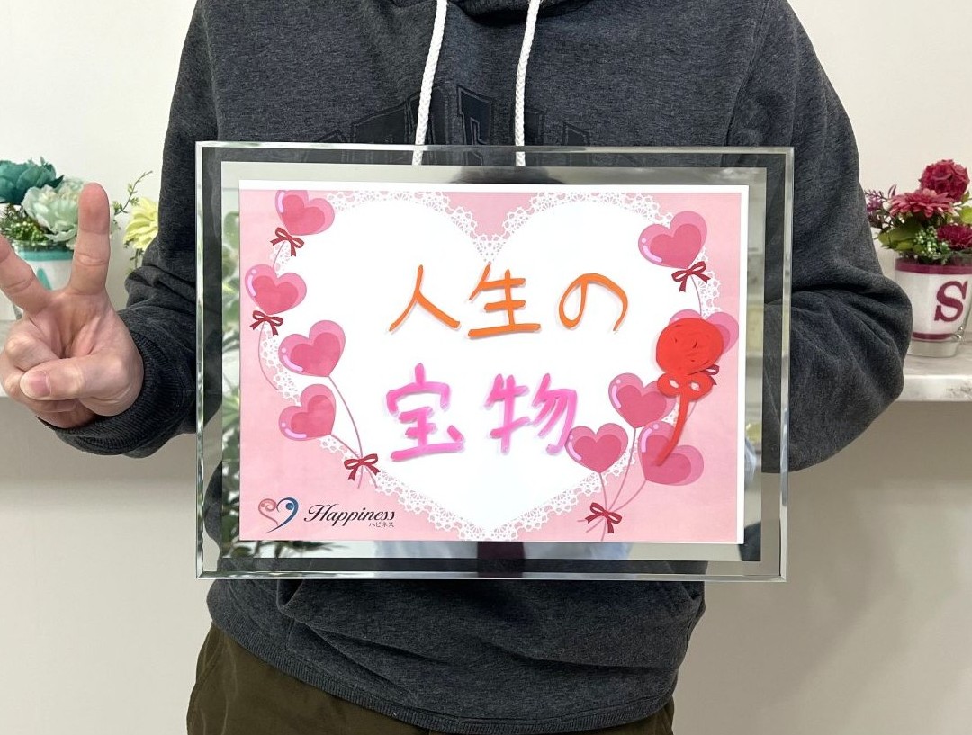 人生の宝物を見つけましたー！！ いつもは感情をあまり表に出さない男性会員様がこの日ばかりはハイテンションのご成婚手続きでーす(^O^)／