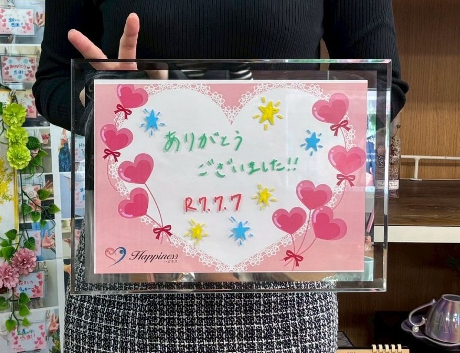 なんと2ヶ月半で結婚が決まりとても嬉しいです💕 女性会員さまが笑顔一杯でご成婚手続きにご来店されました(#^.^#)