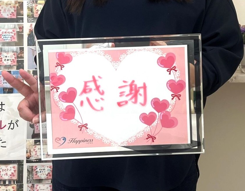 誠実で優しい方と結婚が決まって本当に良かったで～す💕 女性会員様がはにかみ笑顔でご成婚手続きにご来店されました＼(^o^)／